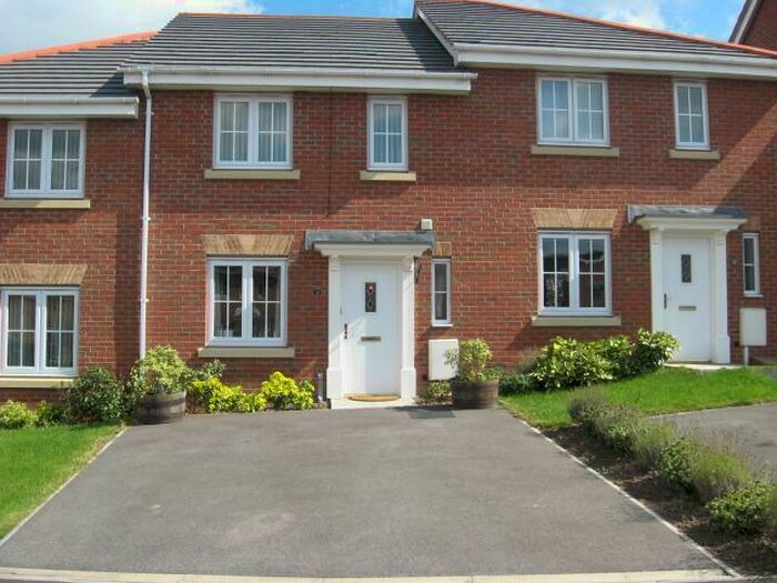 3 Bedroom Town House To Rent In Windmill Way, Brimington, Chesterfield, S43