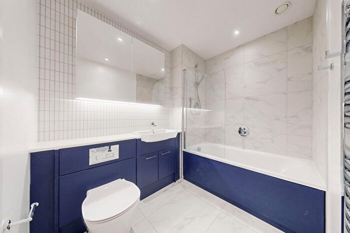 Studio To Rent In B, Heygate Street, London, SE17
