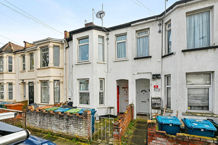 2 Bedroom Flat For Sale In Graham Road, Harrow Wealdstone, Middlesex, HA3