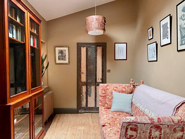 1 Bedroom Flat To Rent In Frome, BA11