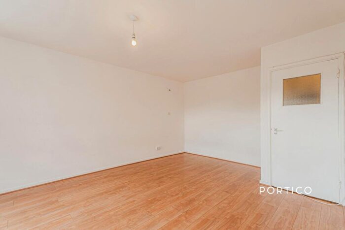 Flat To Rent In York Way Estate, London, N7