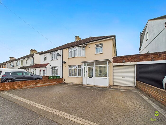 3 Bedroom Semi-Detached House To Rent In Lansdowne Avenue, Bexleyheath, Kent, DA7