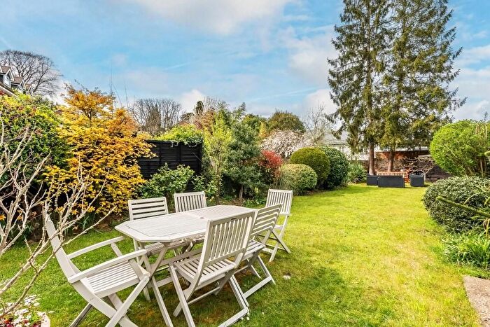 1 Bedroom Flat For Sale In Knoll Road, Dorking, RH4