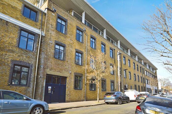 Flat To Rent In Jedburgh Road, Plaistow, E13