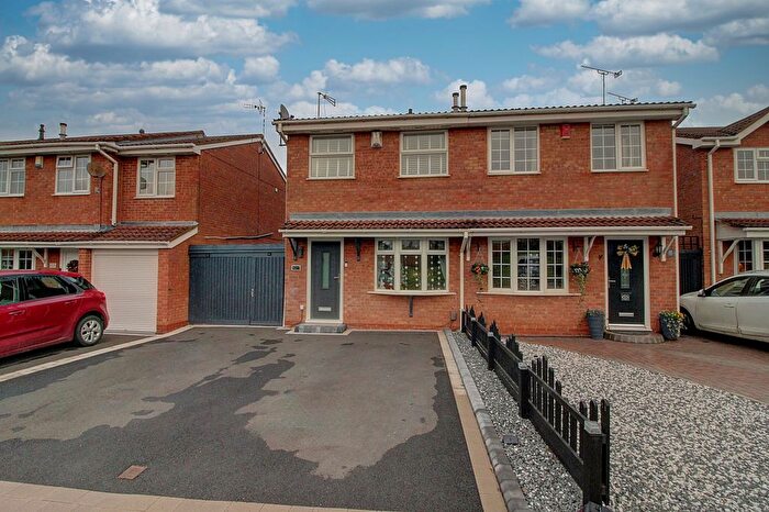 2 Bedroom Semi Detached House For Sale In Cambridge Drive, Nuneaton, CV10