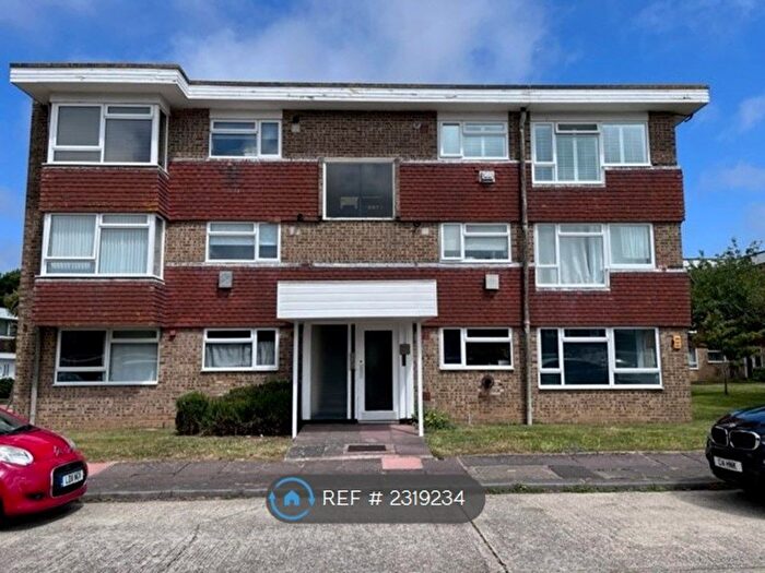 2 Bedroom Flat To Rent In College Gardens, Worthing, BN11