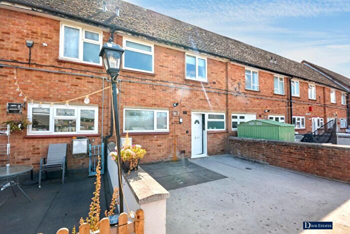3 Bedroom Maisonette For Sale In Avon Road, Cranham, Upminster, RM14