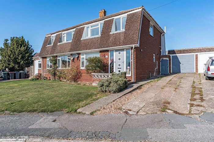 3 Bedroom Semi-Detached House For Sale In Freemans Close, Seasalter, Whitstable, CT5