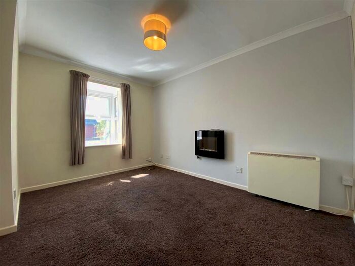 1 Bedroom Flat To Rent In Grovehill, Hessle, HU13