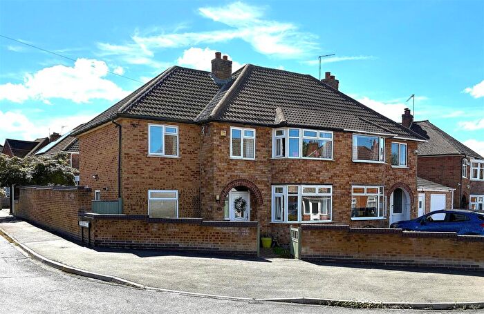 4 Bedroom Semi Detached House For Sale In Castleton Road, Wigston, Leicestershire, LE18