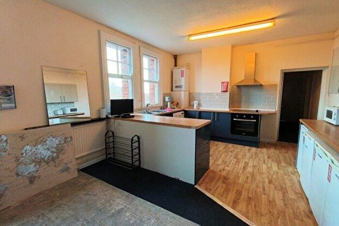 6 Bedroom Flat To Rent In Aylward Street, Portsmouth, PO1