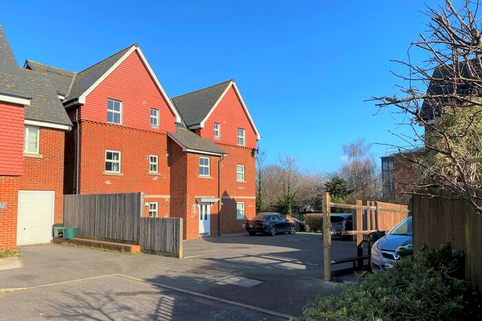 2 Bedroom Flat To Rent In Nazareth Close, Bexhill-On-Sea, TN40