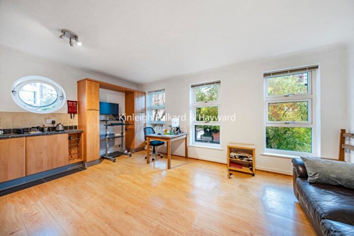 1 Bedroom Flat To Rent In Wolfe Crescent, Surrey Quays, London, SE16