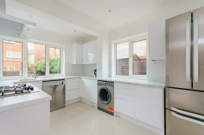 4 Bedroom Semi-Detached House To Rent In Malden Road, New Malden, KT3