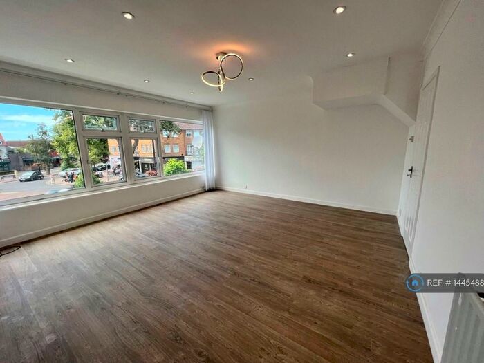 2 Bedroom Flat To Rent In Anyards Road, Cobham, KT11