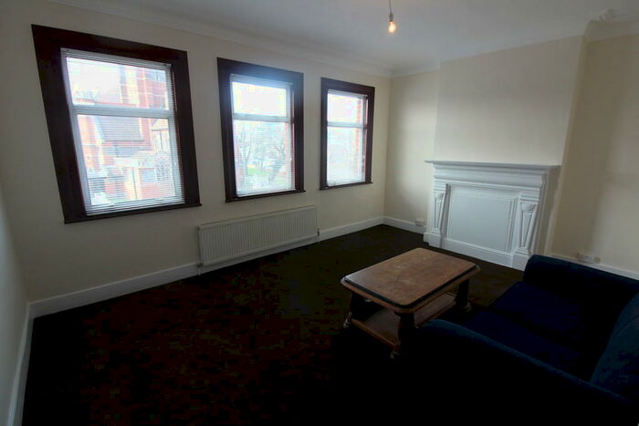 1 Bedroom Apartment To Rent In Green Lanes, Palmers Green, N13