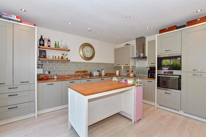 4 Bedroom Detached House For Sale In Thomas Road, Aylesford, Kent, ME20