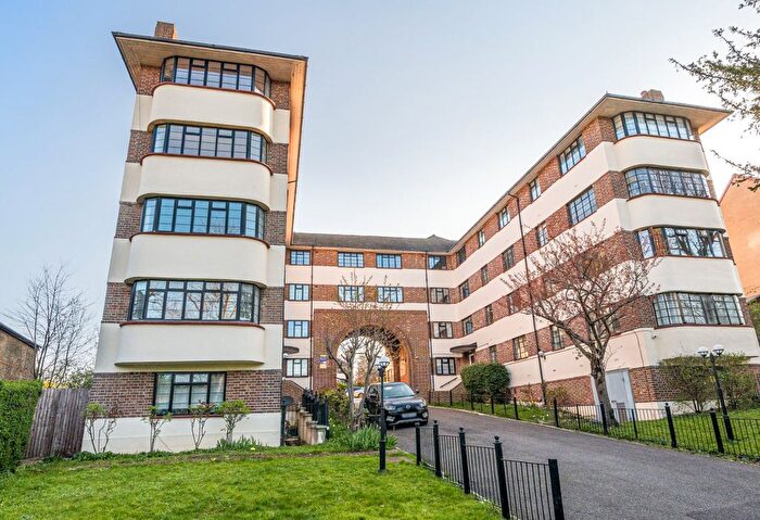 2 Bedroom Flat For Sale In Leigham Court Road, Streatham, London, SW16