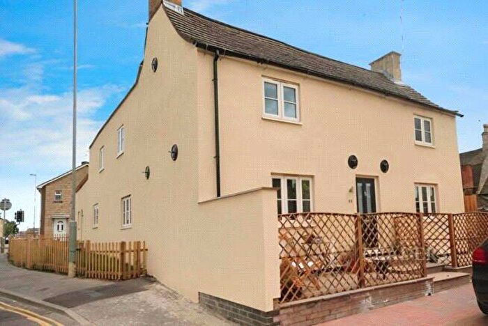 2 Bedroom House To Rent In East Street, Stamford, Lincolnshire, PE9