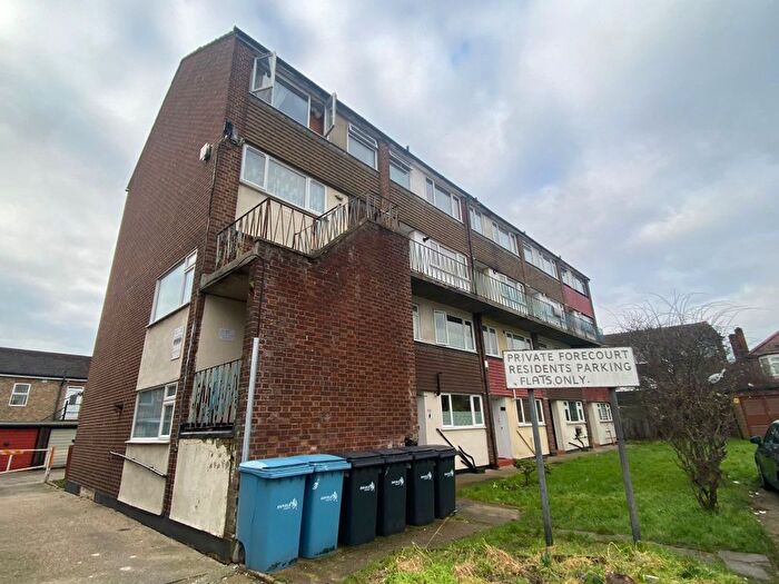 2 Bedroom Maisonette To Rent In Lopen Road, London, N18