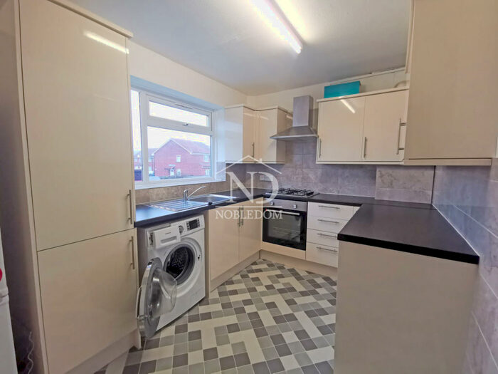 3 Bedroom Flat To Rent In Kenton, HA3