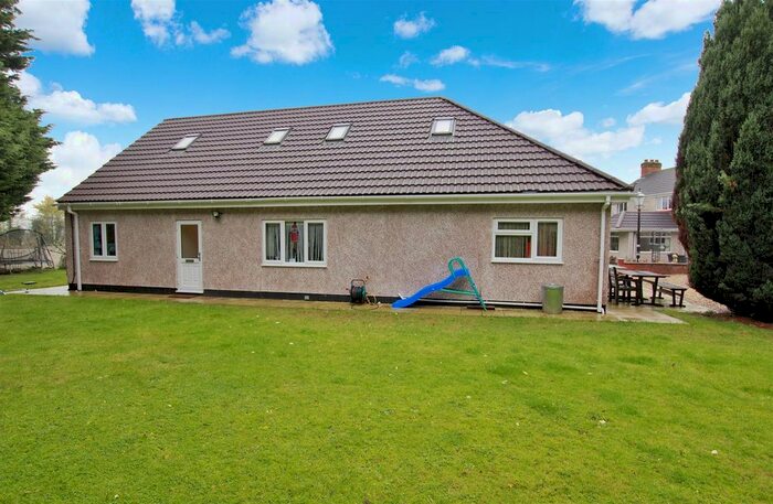 3 Bedroom Detached House To Rent In Turnpike Road, Blunsdon, Swindon, SN26