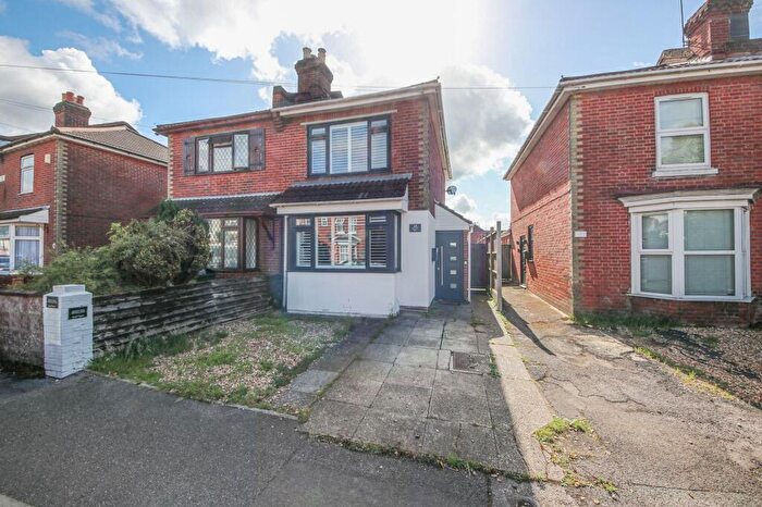 3 Bedroom Semi-Detached House For Sale In Pinegrove Road, Sholing, SO19