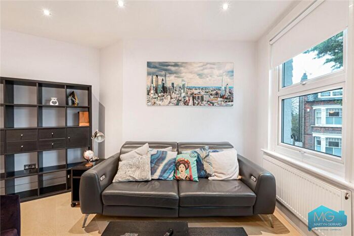 3 Bedroom Apartment For Sale In Mountfield Road, London, N3