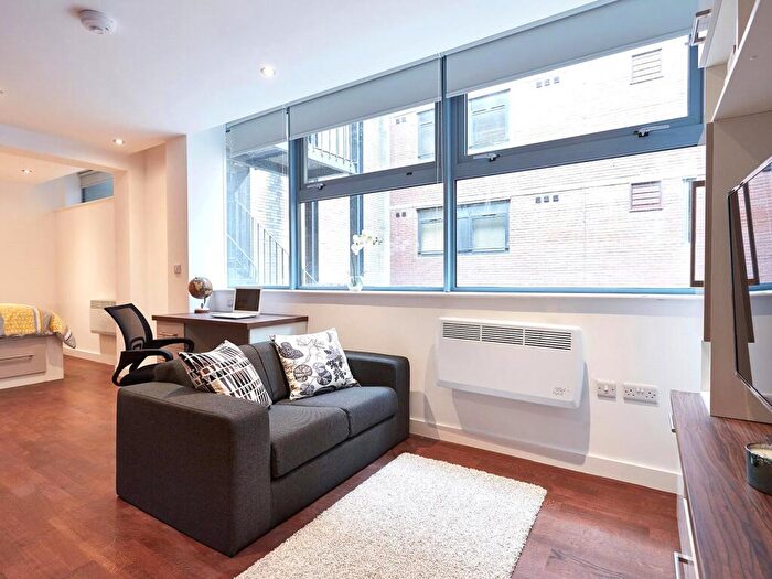 Apartment To Rent In Apt, South Parade #, LS1