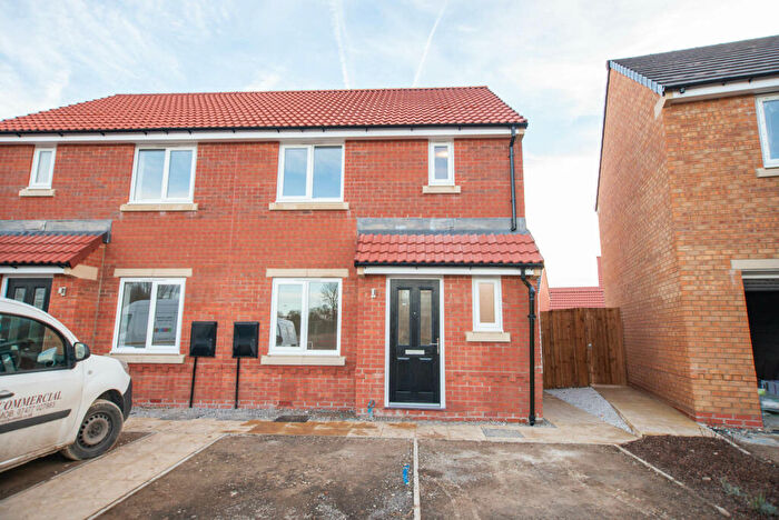 3 Bedroom Semi-Detached House To Rent In Camplin Chase, HU17