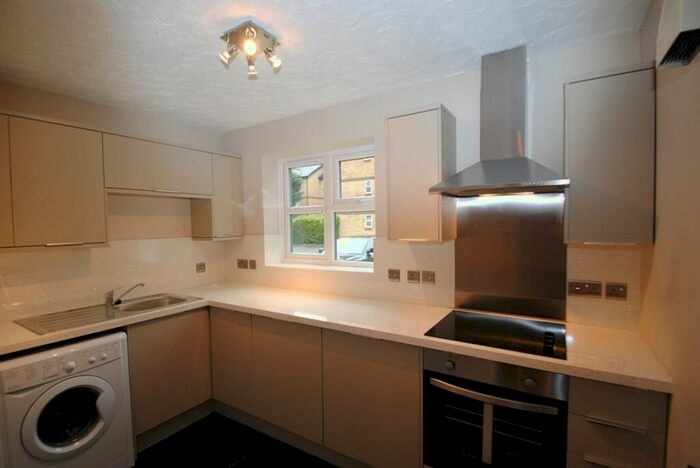 1 Bedroom Flat To Rent In Toulouse Court, SE16