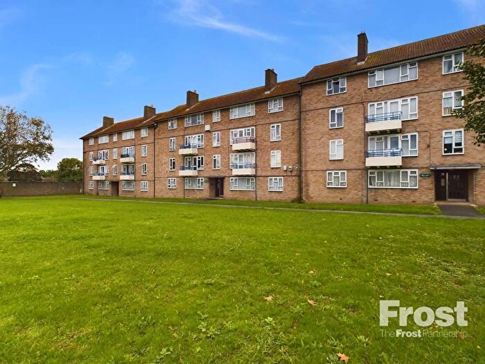 2 Bedroom Flat For Sale In Elmwood Avenue, Feltham, TW13