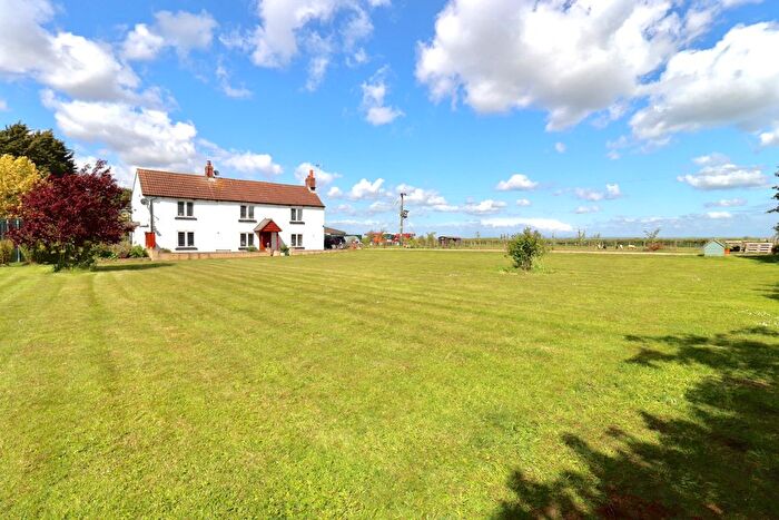 5 Bedroom Detached House For Sale In Normanby Cliff, Market Rasen, LN8