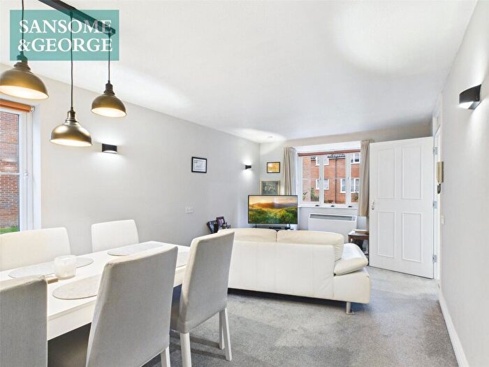 2 Bedroom Apartment For Sale In Glenapp Grange, Mortimer Common, Reading, Berkshire, RG7