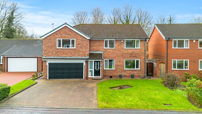 5 Bedroom Detached House For Sale In St. Andrews Close, Fearnhead, WA2