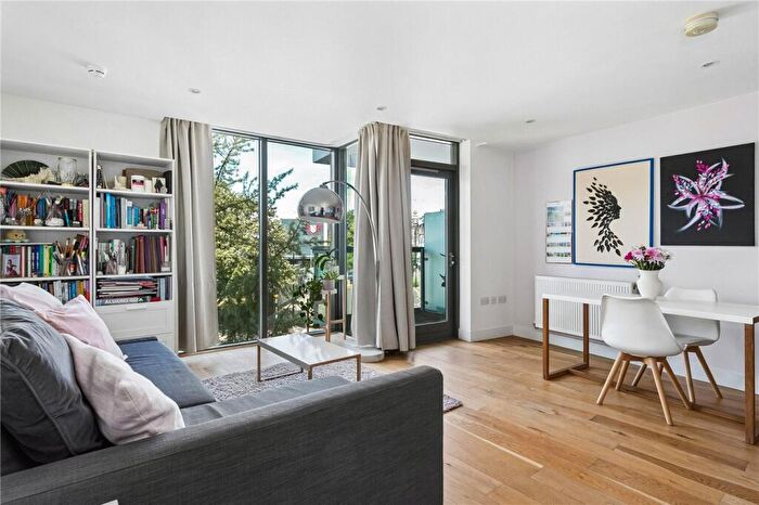 1 Bedroom Apartment For Sale In Packington Street, London, N1