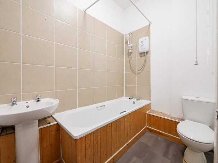 2 Bedroom Flat To Rent In Baffin Street, Dundee, DD4