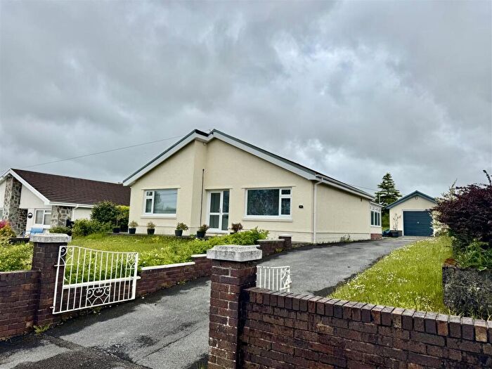 3 Bedroom Detached Bungalow For Sale In Hendre Road, Tycroes, Ammanford, SA18