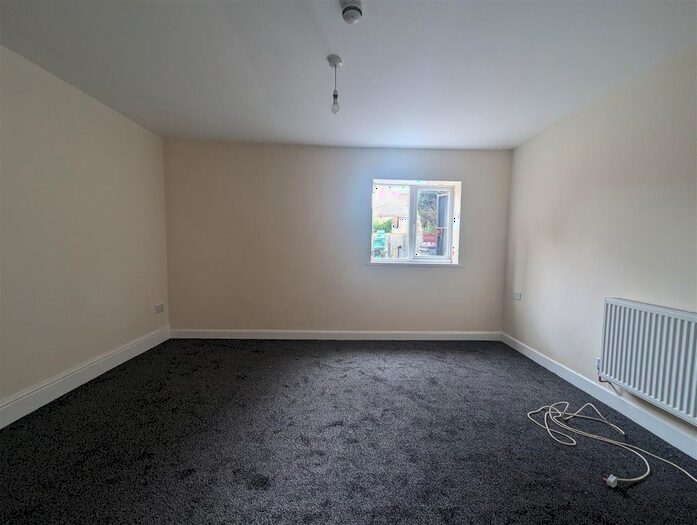 1 Bedroom Flat To Rent In Old Park Road, Dudley, DY1
