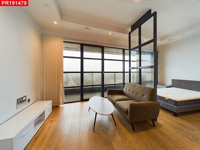 Flat To Rent In Lookout Lane, Canning Town, – Studio Flat, E14
