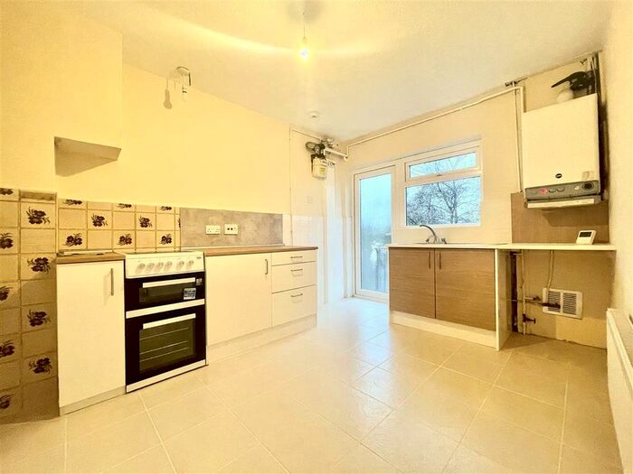 2 Bedroom Flat To Rent In Masons Avenue, Harrow HA3