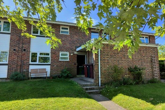2 Bedroom Flat To Rent In Taylors Field, Midhurst, GU29