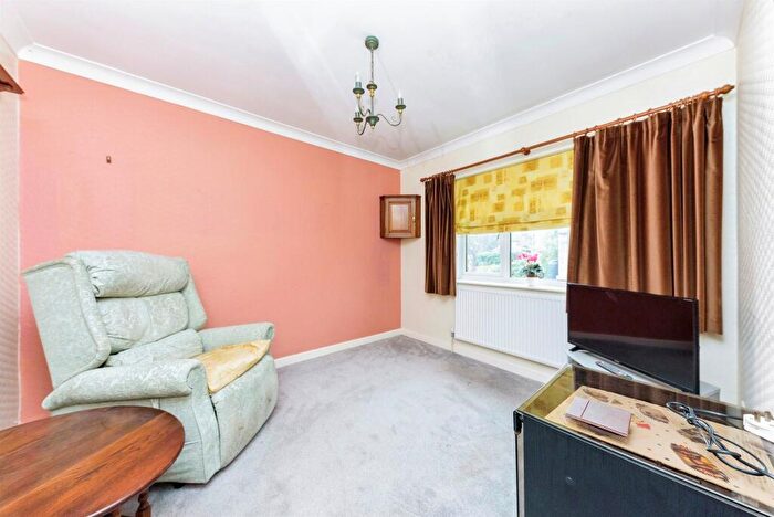 3 Bedroom Chalet For Sale In Stamford Close, Market Deeping, Peterborough, PE6