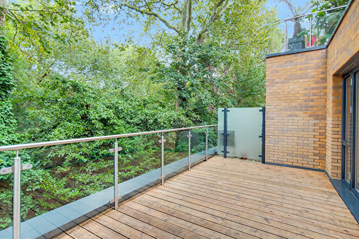 1 Bedroom Apartment To Rent In Southwark Park Road, Bermondsey, SE16