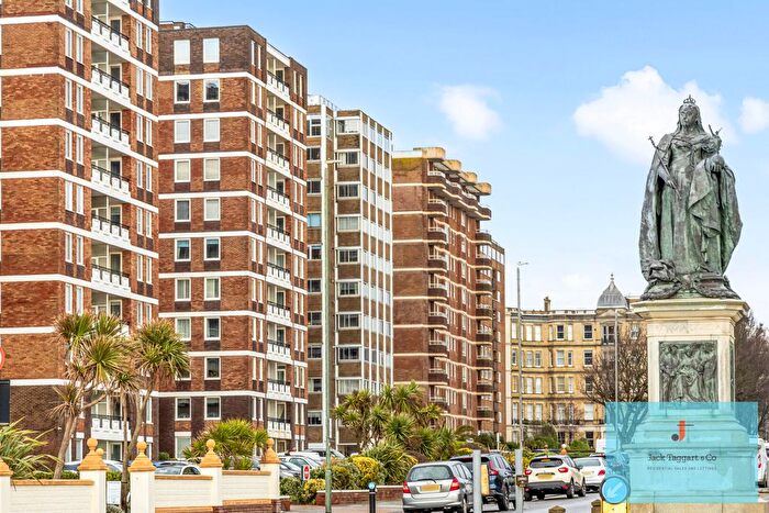2 Bedroom Flat For Sale In Grand Avenue, Hove, BN3