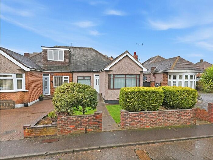 3 Bedroom Semi-Detached Bungalow For Sale In The Pines, North Grays, RM16