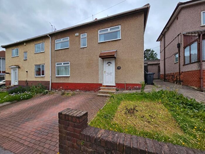 4 Bedroom Semi-Detached House To Rent In Dearne Road, Brampton, S73