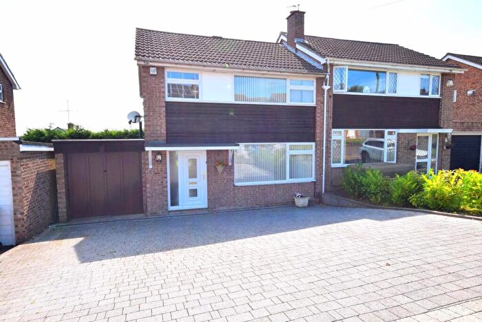 3 Bedroom Semi-Detached House For Sale In Lancaster Road, Rothwell, NN14