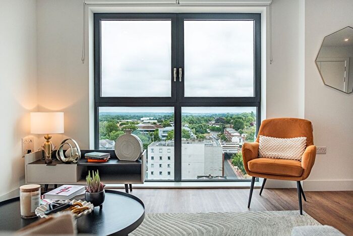 2 Bedroom Flat To Rent In Garden Boulevard, Maidenhead, SL6