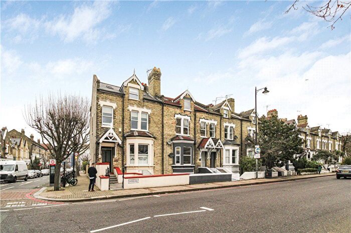 3 Bedroom Flat To Rent In East Hill, London, SW18